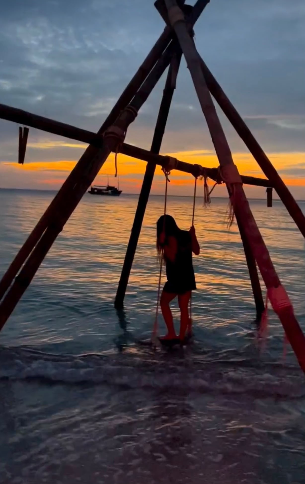 Paz Guzmán disfrutando de un atardecer, en equilibrio